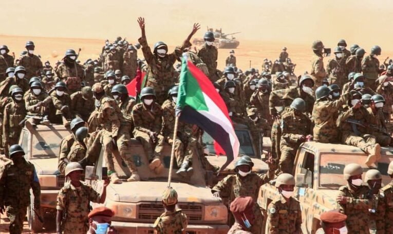 الجيش يوزع صورًا لتقدمه في محور سوق أم درمان
