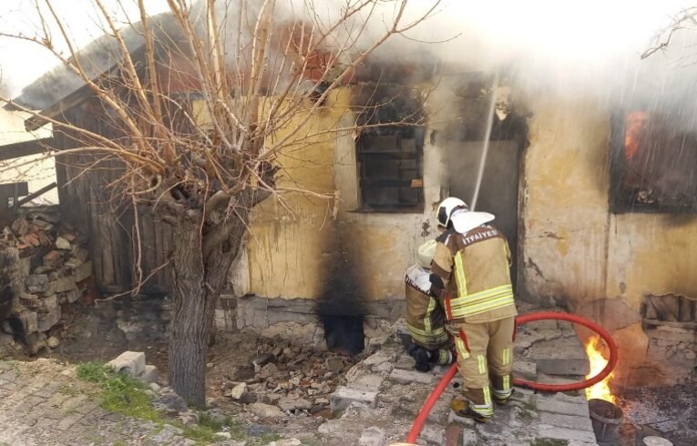 حريق في منزل عائلة سورية لاجئة في أنقرة يُودي بحياة طفل سوري يبلغ من العمر 6 سنوات